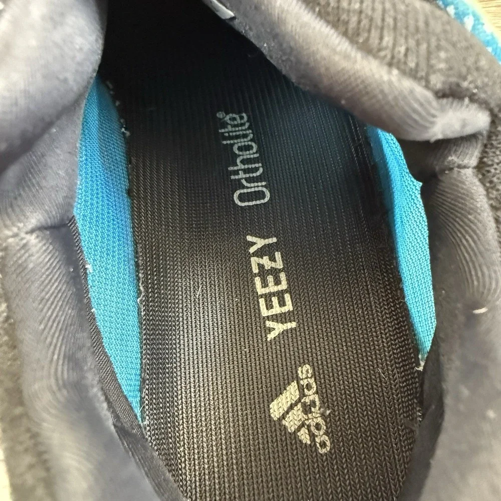 adidas Yeezy 700 V3 Arzareth Men Size 8.5 Blue White Running Sneaker G54850